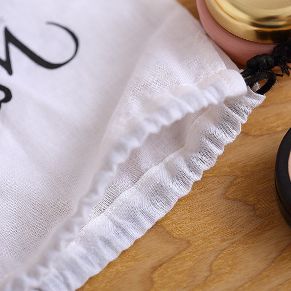 Cotton drawstring pouches for cosmetic packing.jpg